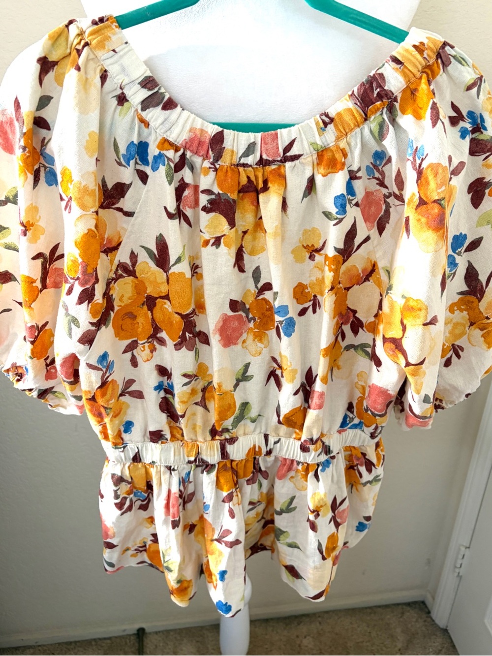 Abercrombie & Fitch Cream Floral Shorts Set with Yellow, Blue and Brown Accents - Picture 13 of 16